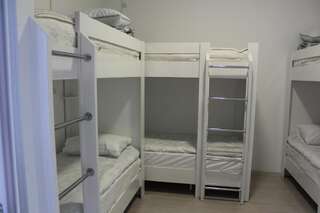 Хостелы Park Hostel Osh Ош Спальное место на двухъярусной кровати в общем номере для женщин-1