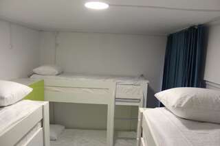 Хостелы Park Hostel Osh Ош Спальное место на двухъярусной кровати в общем номере для мужчин и женщин-3