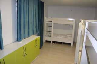Хостелы Park Hostel Osh Ош Спальное место на двухъярусной кровати в общем номере для женщин-1